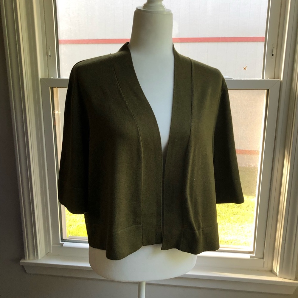 Mizrahi XL shrug.